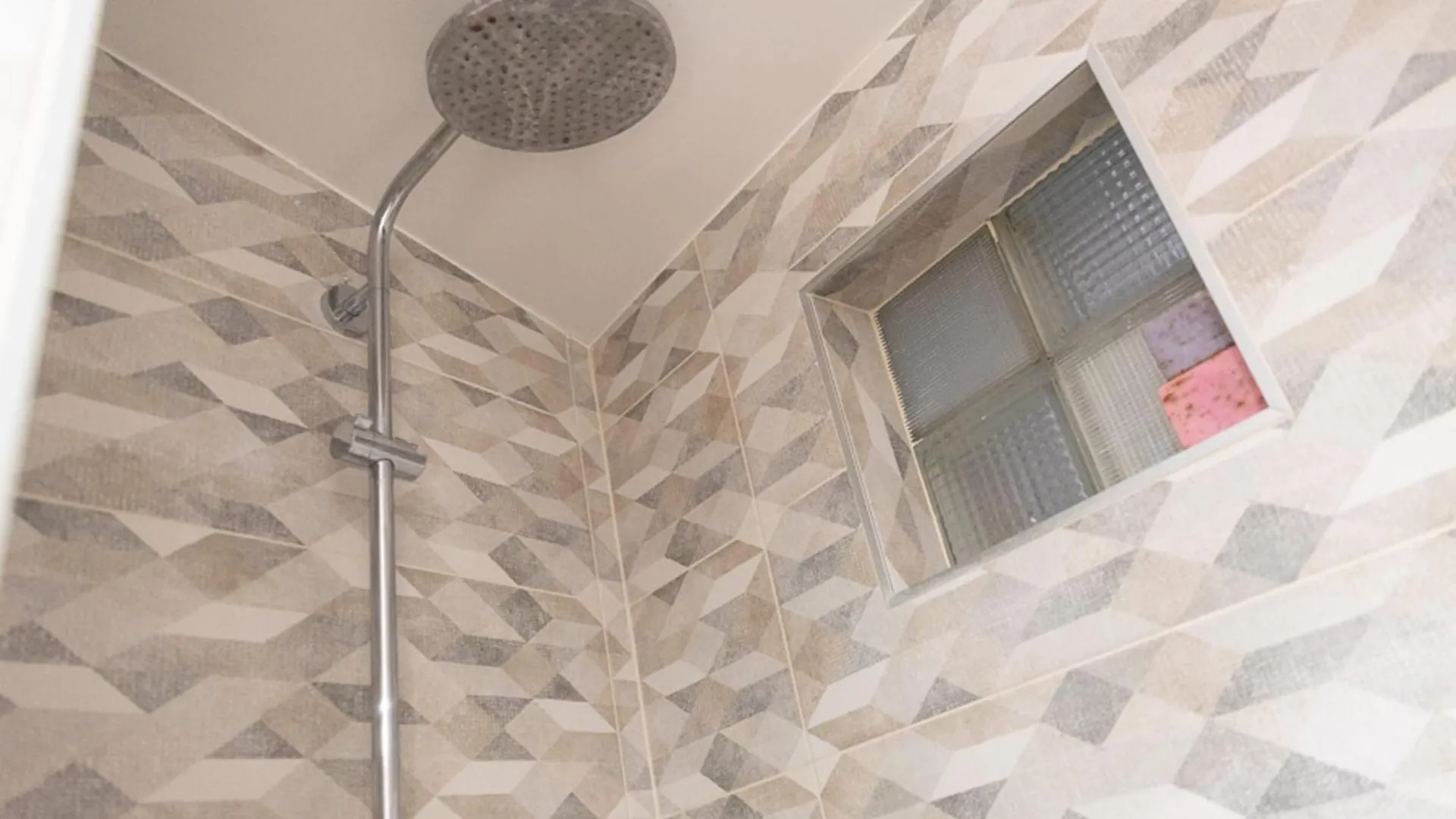 Nice Love Nest Well Located In Apartment *
