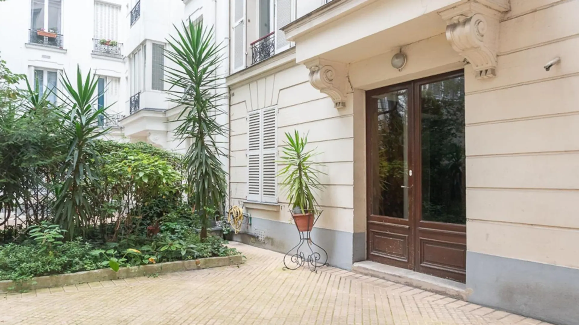 Nice Love Nest Well Located In Apartment Paris